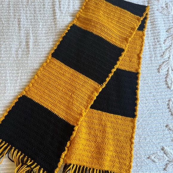 Hand Crafted Other - Hufflepuff scarf